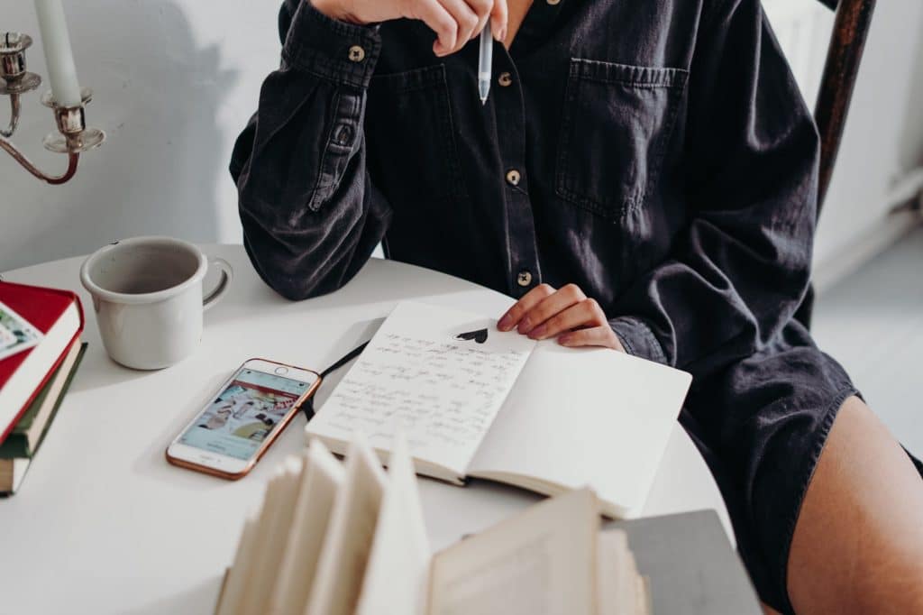 Come gestire le emozioni attraverso un diario