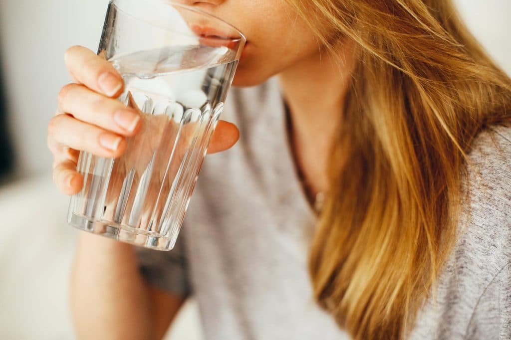 bere acqua come fonte di depurazione mente e corpo